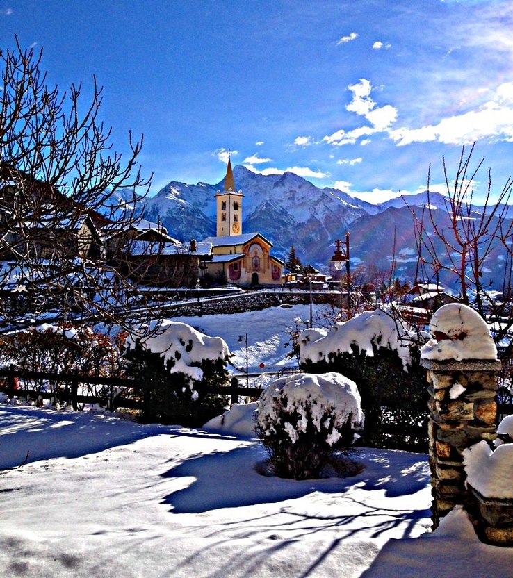chiesa-roisan-montagne-neve-villageparadis_ea.jpg